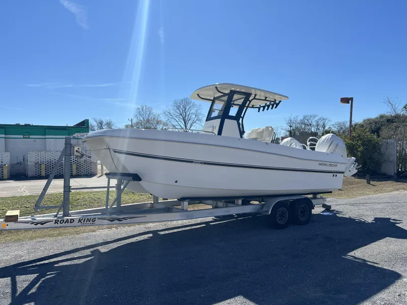 Slide: The Image of World Cat 235 TE 2025 - 11