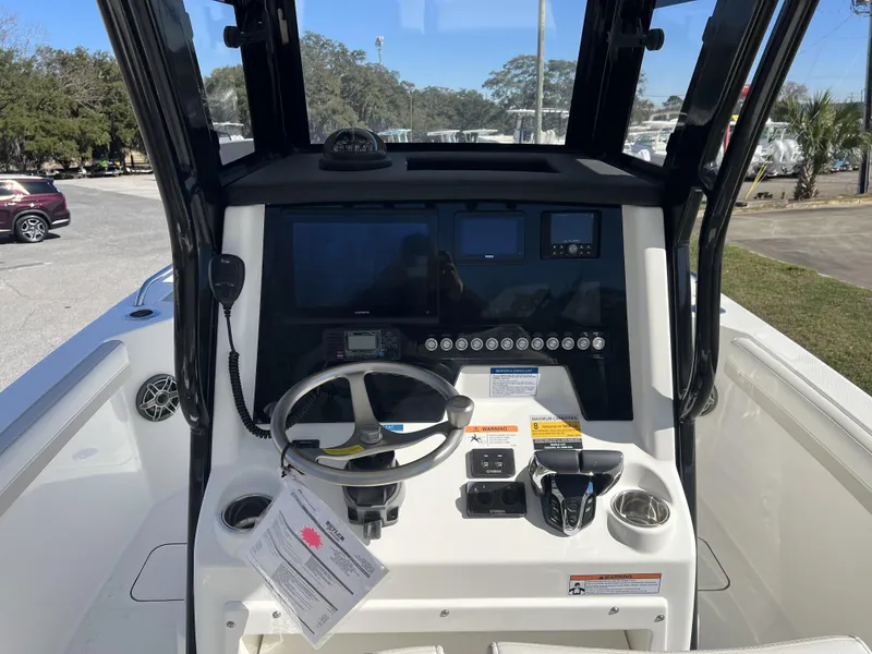 Slide: The Image of World Cat 235 TE 2025 - 4