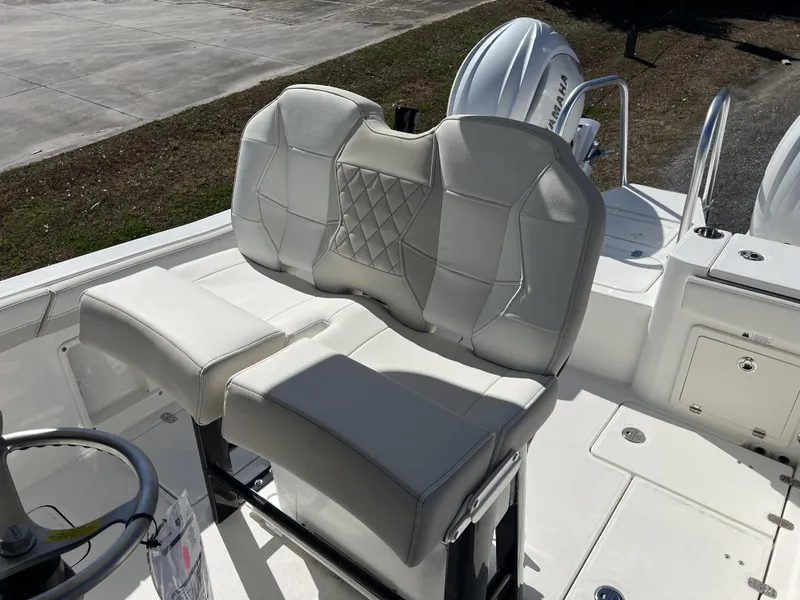 Slide: The Image of World Cat 235 TE 2025 - 5