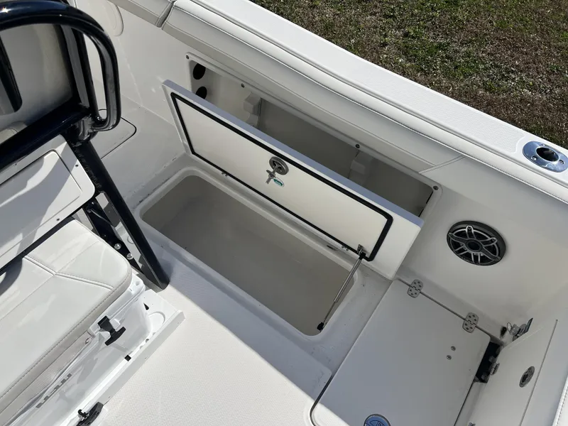 Slide: The Image of World Cat 235 TE 2025 - 6