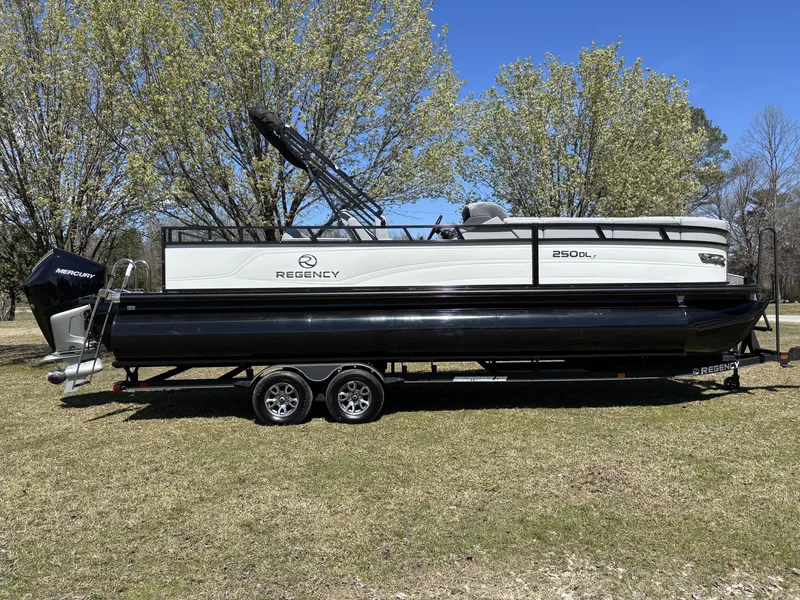 The Image of Regency 250 DL3 2025 - 1