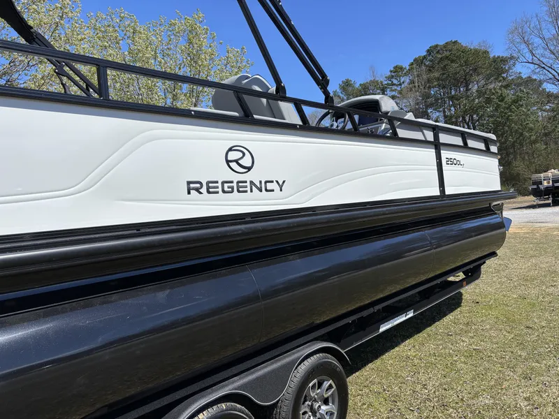 Slide: The Image of Regency 250 DL3 2025 - 10