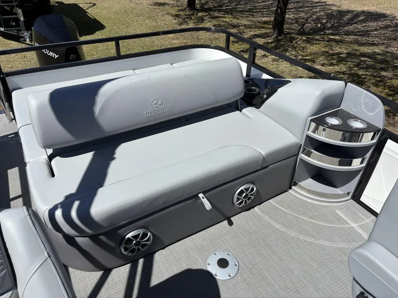 Slide: The Image of Regency 250 DL3 2025 - 13