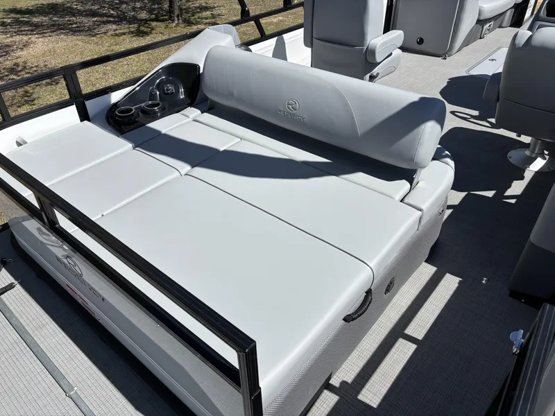 Slide: The Image of Regency 250 DL3 2025 - 14