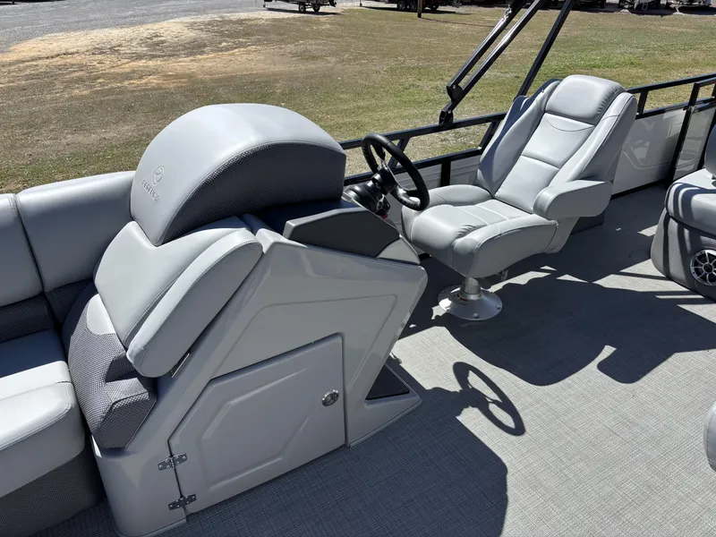 Slide: The Image of Regency 250 DL3 2025 - 6