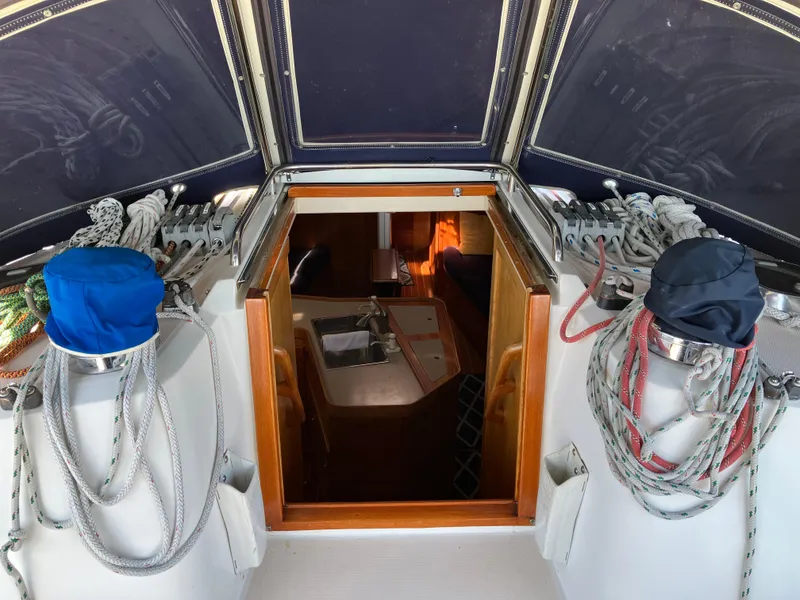 Slide: The Image of 1997 Sabre 402 sailboat interior view with ropes and cabin entrance. - 9