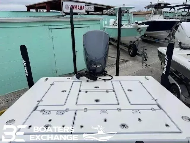 Slide: The Image of 2021 Hewes 21 REDFISHER boat with Yamaha engine at Boaters Exchange. - 3