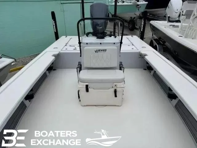 Slide: The Image of 2021 Hewes 21 REDFISHER boat interior with seating and console, displayed at Boaters Exchange. - 7