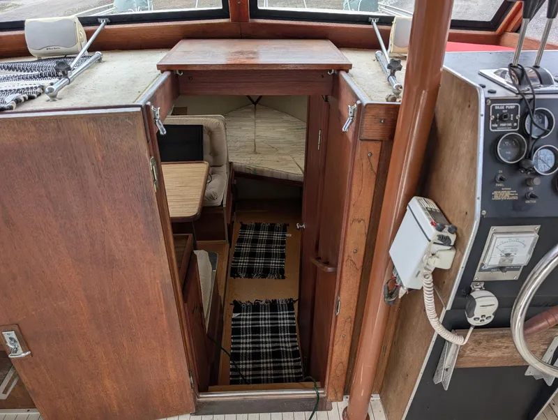 Slide: The Image of Interior view of 1989 Marinette 28 Sport Fish Fly Bridge boat cabin. - 13
