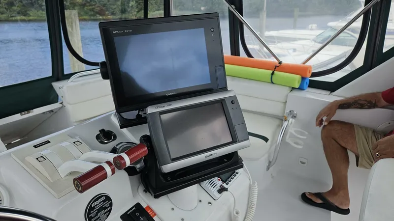 Slide: The Image of Mainship 31 Sedan Bridge 1998 - 13