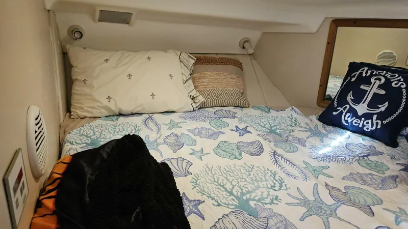 Slide: The Image of Mainship 31 Sedan Bridge 1998 - 14