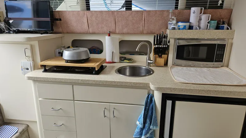 Slide: The Image of Mainship 31 Sedan Bridge 1998 - 17