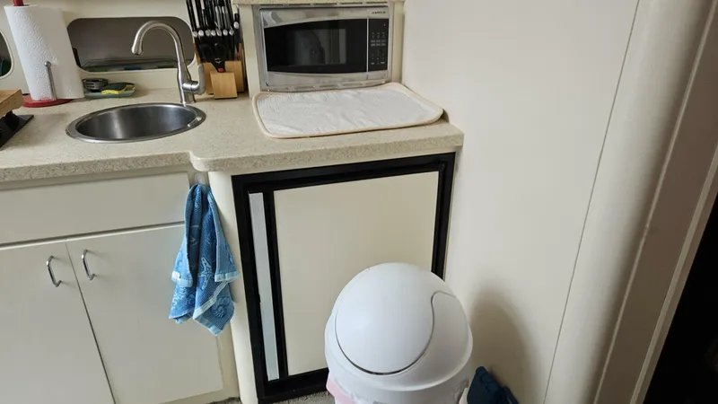 Slide: The Image of Mainship 31 Sedan Bridge 1998 - 23