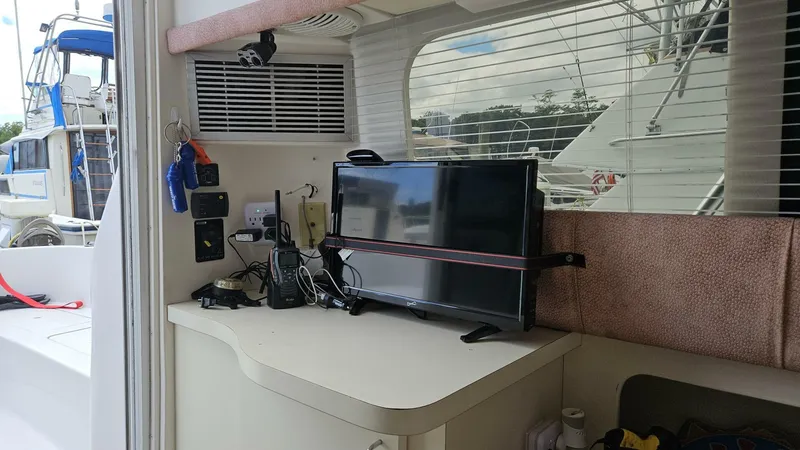 Slide: The Image of Mainship 31 Sedan Bridge 1998 - 27