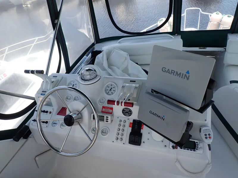 Slide: The Image of Mainship 31 Sedan Bridge 1998 - 57