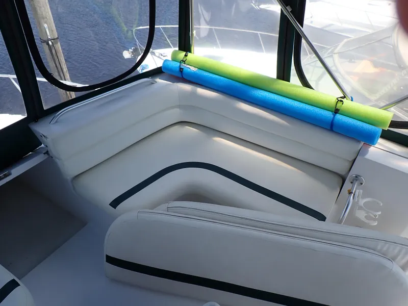 Slide: The Image of Mainship 31 Sedan Bridge 1998 - 62