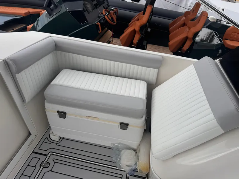 Slide: The Image of Contender 35 Side Console 2004 - 10