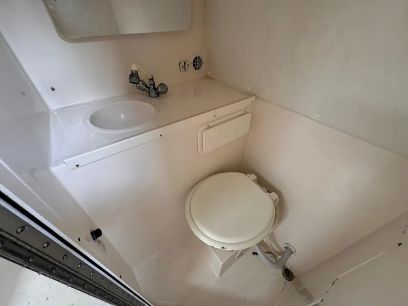 Slide: The Image of Contender 35 Side Console 2004 - 15