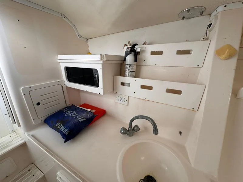 Slide: The Image of Contender 35 Side Console 2004 - 16