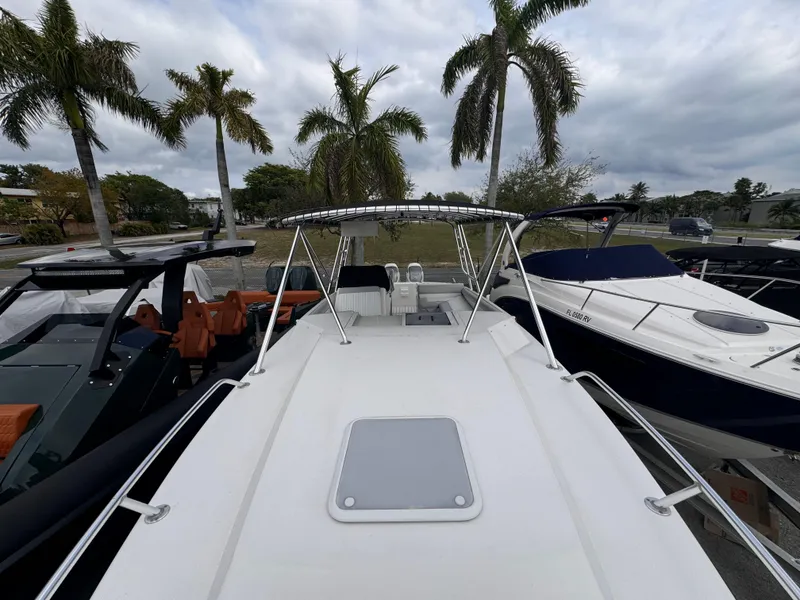 Slide: The Image of Contender 35 Side Console 2004 - 17