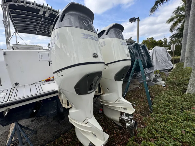 Slide: The Image of Contender 35 Side Console 2004 - 18