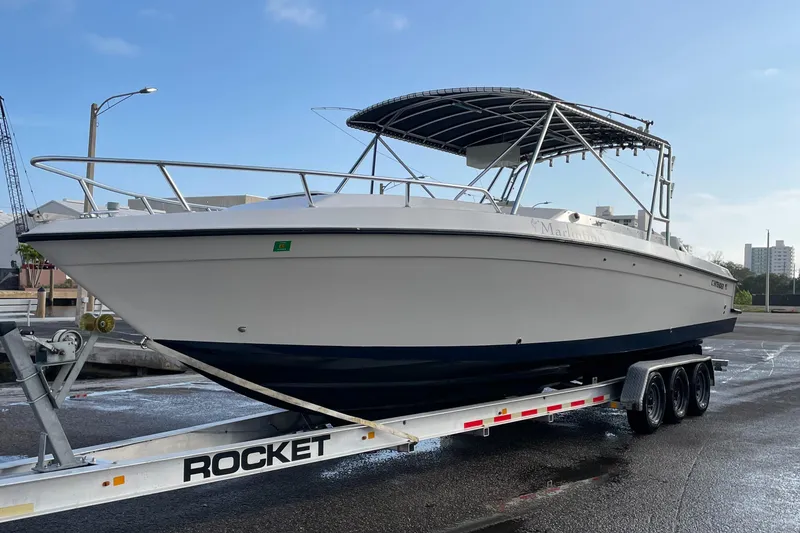 Slide: The Image of Contender 35 Side Console 2004 - 2