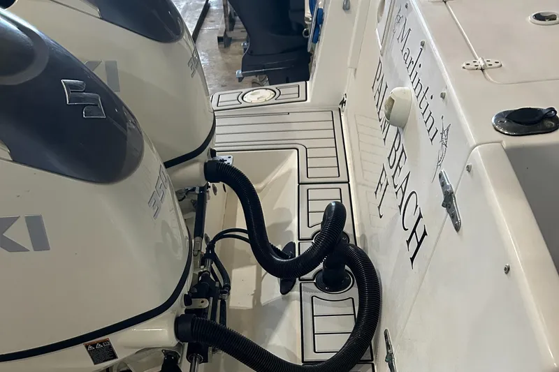 Slide: The Image of Contender 35 Side Console 2004 - 20