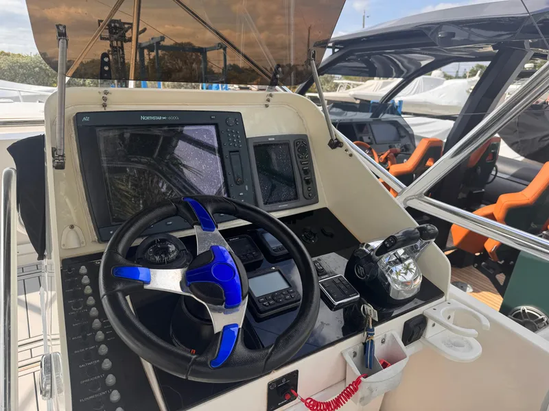 Slide: The Image of Contender 35 Side Console 2004 - 4