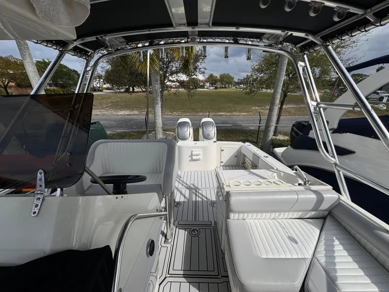 Slide: The Image of Contender 35 Side Console 2004 - 9