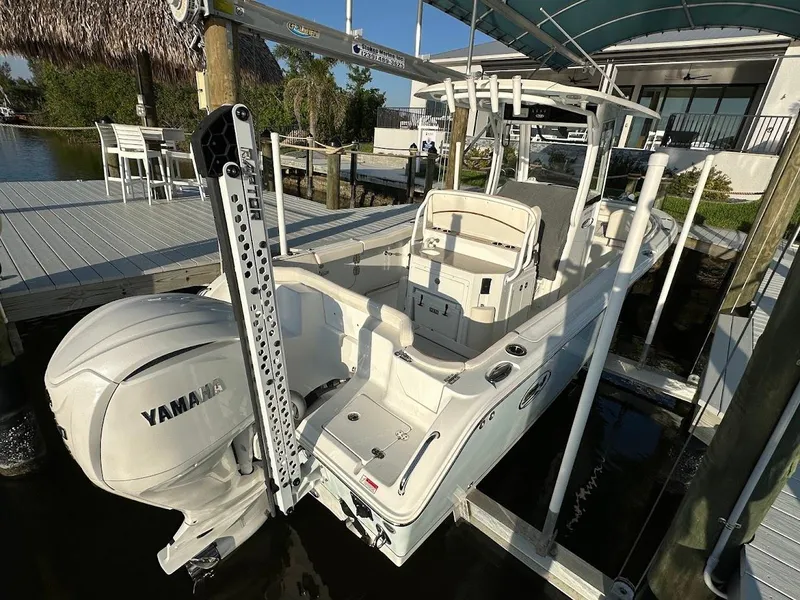 Slide: The Image of 2022 Sea Hunt Ultra 255 SE boat docked with Yamaha outboard engine. - 20