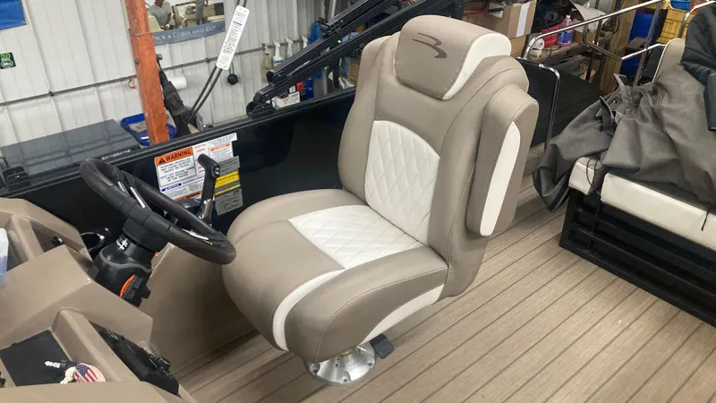 Slide: The Image of Captain's chair on 2022 Bennington 25 LSB boat, featuring beige and white upholstery. - 12