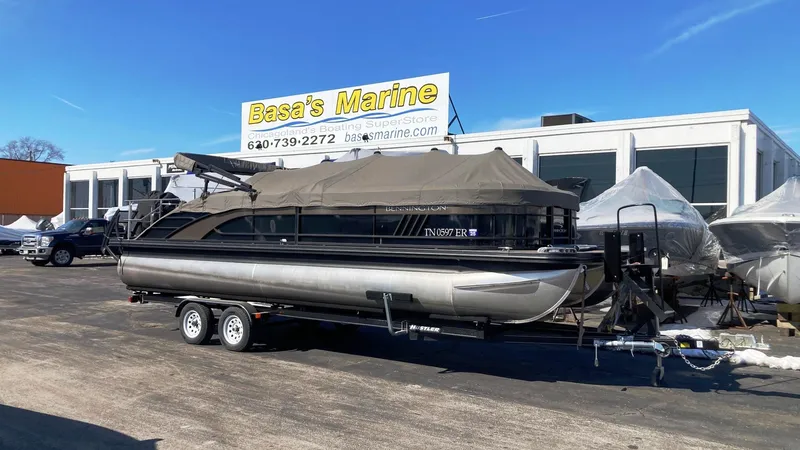 Slide: The Image of 2022 Bennington 25 LSB pontoon boat on trailer at Basa's Marine dealership. - 6