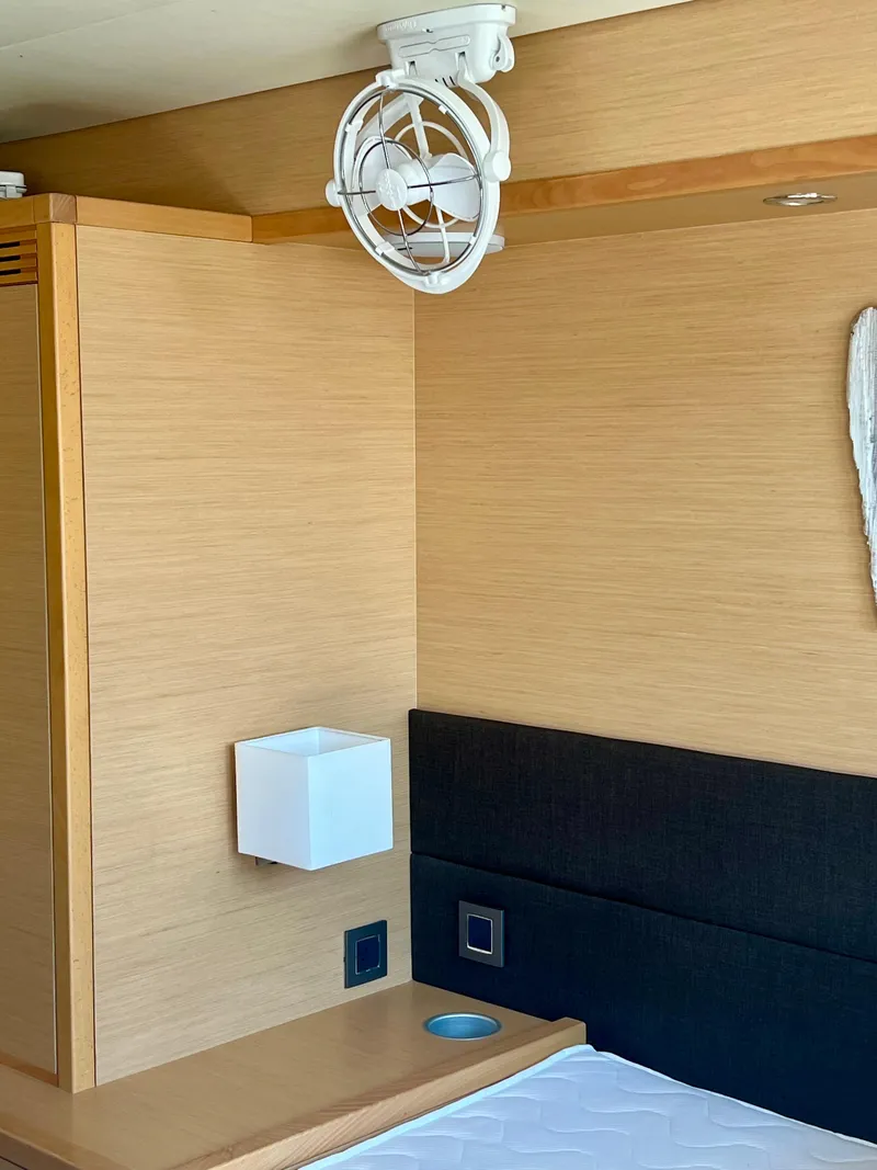 Slide: The Image of Lagoon 620 2017 - 101