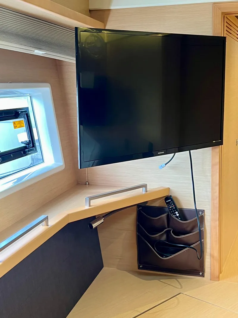 Slide: The Image of Lagoon 620 2017 - 112