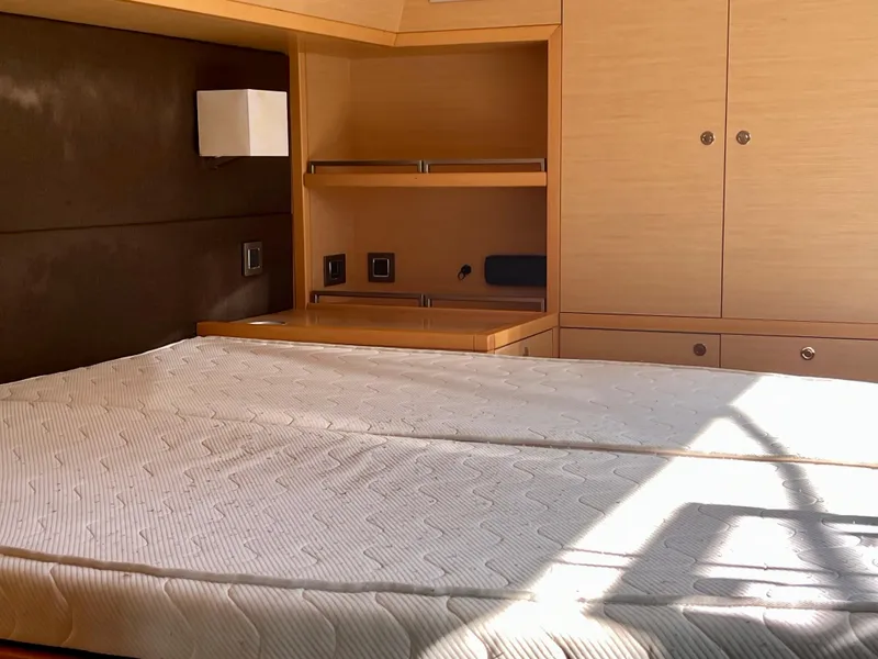 Slide: The Image of Lagoon 620 2017 - 122