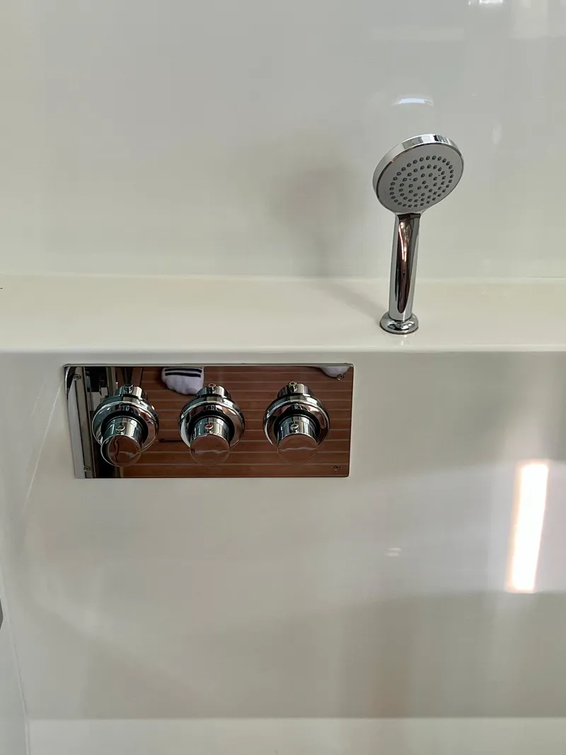 Slide: The Image of Lagoon 620 2017 - 125