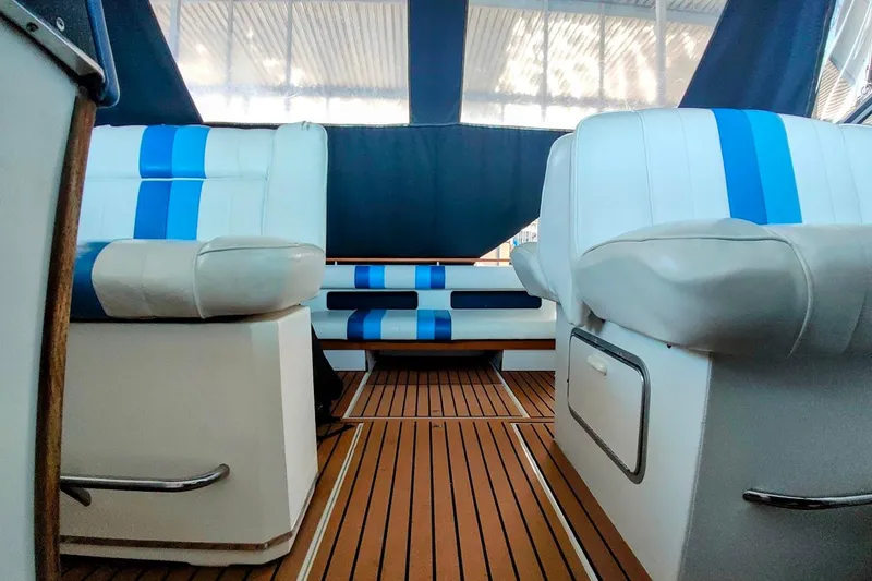 Slide: The Image of Sea Ray 300 Weekender 1989 - 10