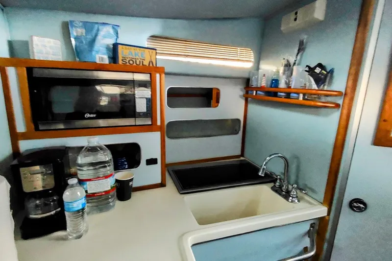 Slide: The Image of Sea Ray 300 Weekender 1989 - 23