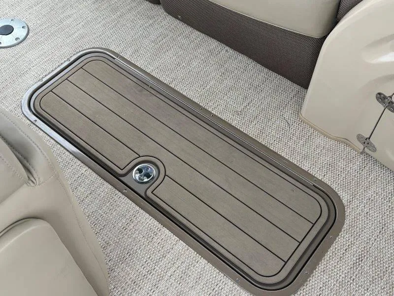 Slide: The Image of Regency 250 DL3 2020 - 54