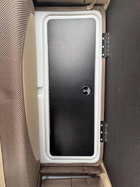 Slide: The Image of Regency 250 DL3 2020 - 56