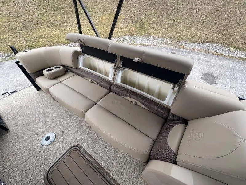 Slide: The Image of Regency 250 DL3 2020 - 58