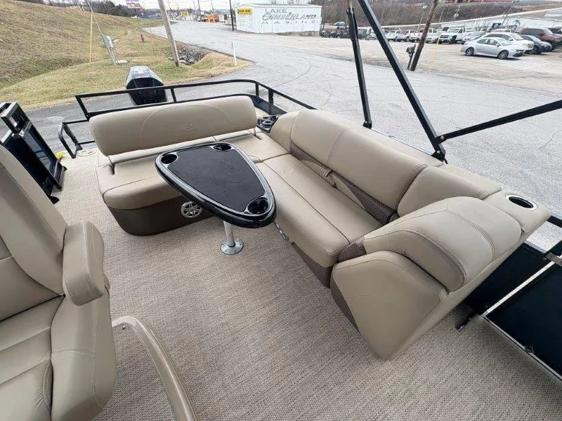 Slide: The Image of Regency 250 DL3 2020 - 60