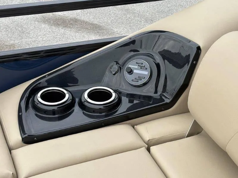 Slide: The Image of Regency 250 DL3 2020 - 62