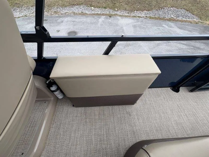 Slide: The Image of Regency 250 DL3 2020 - 63