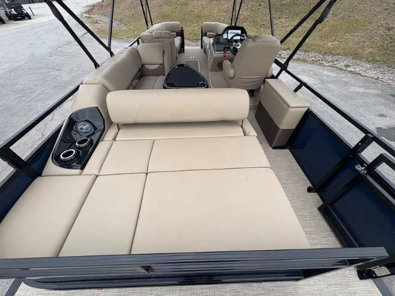 Slide: The Image of Regency 250 DL3 2020 - 65