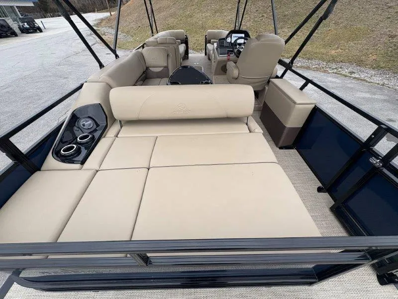 Slide: The Image of Regency 250 DL3 2020 - 66