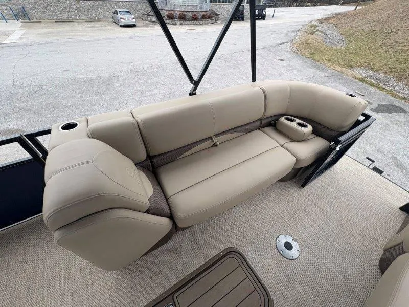 Slide: The Image of Regency 250 DL3 2020 - 67