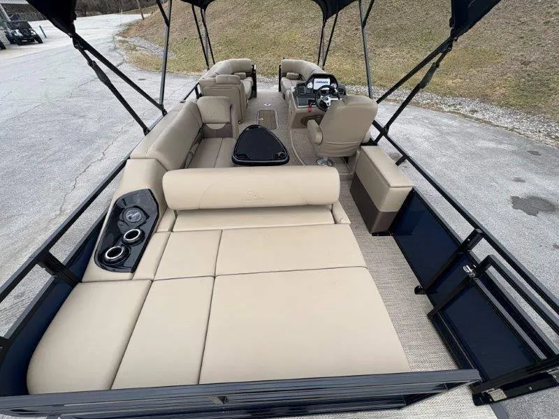 Slide: The Image of Regency 250 DL3 2020 - 68