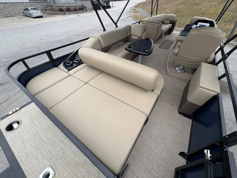 Slide: The Image of Regency 250 DL3 2020 - 69