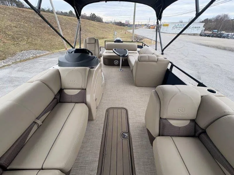 Slide: The Image of Regency 250 DL3 2020 - 70